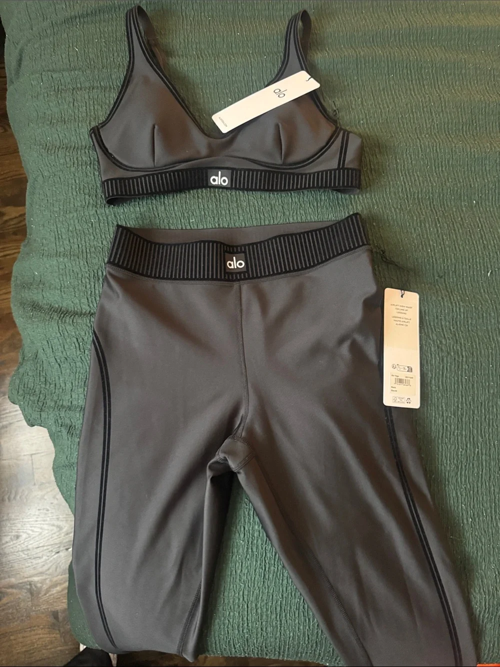 ALO Yoga sleek alo